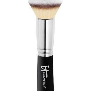 NEW It Cosmetics Flat Top Buffing Foundation Brush